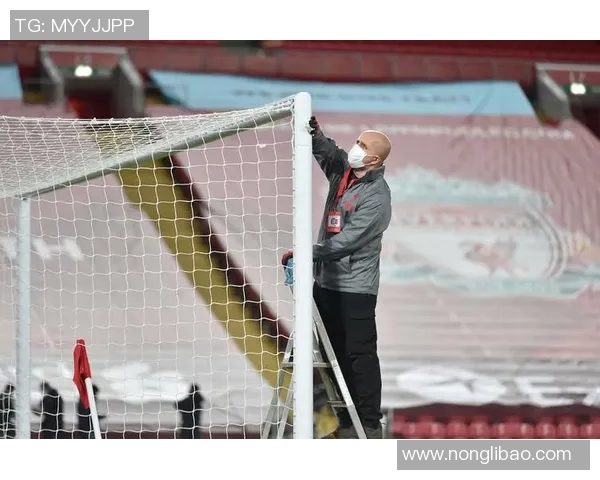 英超联赛恢复比赛后，防疫措施加码，球员接受每周多次检测